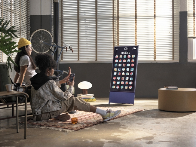 Уникальный телевизор Samsung The Sero поступил в продажу