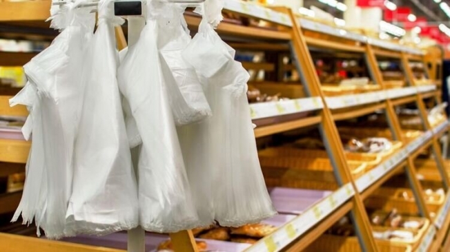 Как магазины будет избавляться от запрещенных пластиковых пакетов