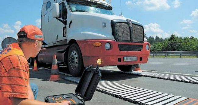 На дорозі Мерефа – Лозова – Павлоград перевірятимуть вагу вантажівок