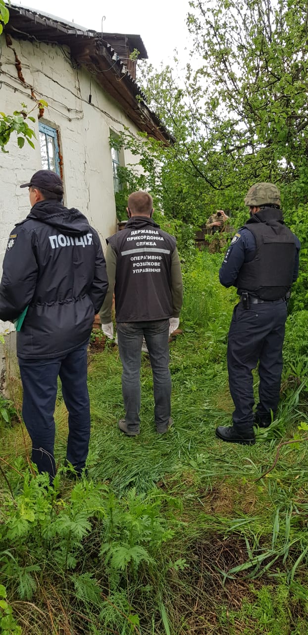 На Луганщині прикордонники встановили місце накопичення засобів диверсії членами НЗФ (ВІДЕО)