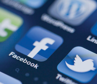 Приставы бессильны: Facebook и Twitter отказались выполнять решения суда РФ