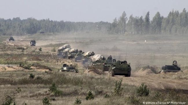 Росія відправляє в Білорусь 300 військових з технікою