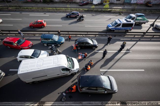 Блокировка дорог в Берлине: новые акции Последнего поколения
