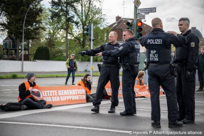 Блокировка дорог в Берлине: новые акции Последнего поколения