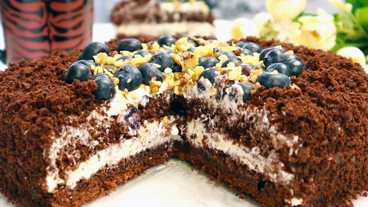Шоколадный торт«Медовик» со сметанным кремом: рецепт - Лайфхакер