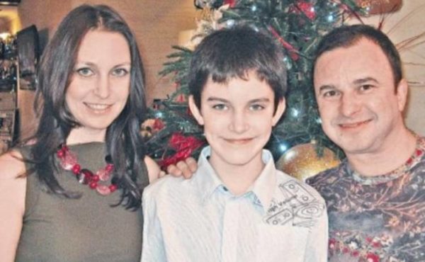 Как выглядят все четверо жён и трое детей украинского певца Виктора Павлика?