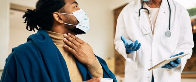Ураження верхніх дихальних шляхів та кашель: лікар назвав головні симптоми Омікрону