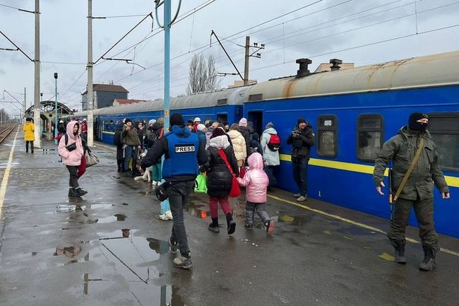 Укрзалізниця призначила евакуаційний потяг з Донбасу до Львова