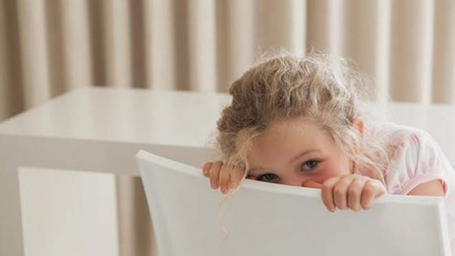 Как помочь ребенку побороть застенчивость: причины возникновения