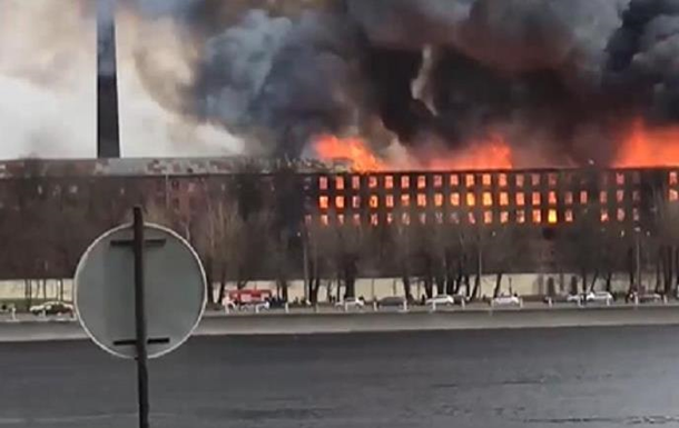 В Петербурге вспыхнул крупный пожар, есть жертвы