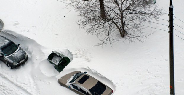 Харківян просять не паркувати машини на вулицях у разі снігопаду