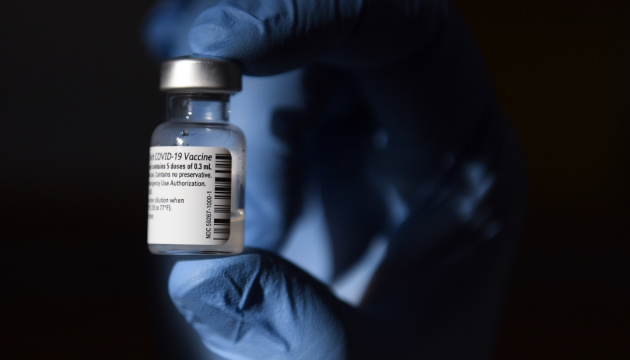 Pfizer тимчасово скоротить поставки вакцини в Європу