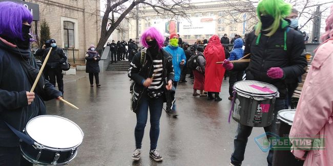 “На передовой пандемии”: в Харькове прошел марш женской солидарности (ФОТОРЕПОРТАЖ)