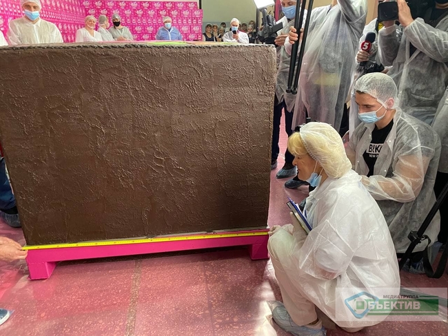 Самый тяжелый в мире шоколадный вафельный батончик сделали в Харькове (ФОТО)