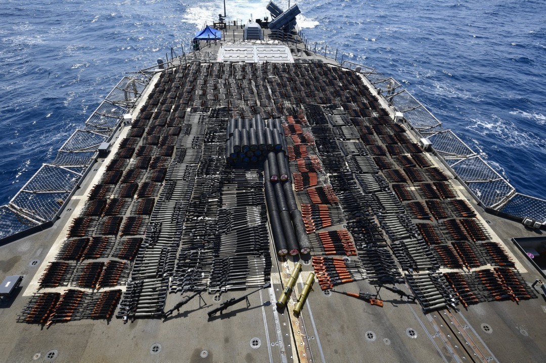 Американский военный корабль задержал судно с российским оружием в Аравийском море