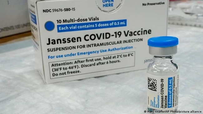 У США заборонили використовувати мільйони доз вакцини Johnson & Johnson