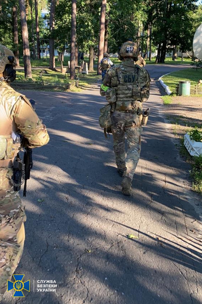 СБУ підозрює членів «Муніципальної варти» в організації незаконного стрілецького полігону в Києві (ВІДЕО)