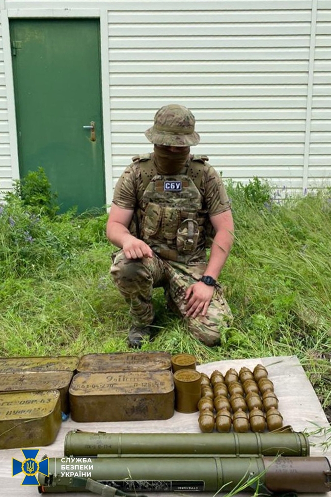 СБУ виявила нові схрони засобів ураження: один із них - у мирному регіоні України