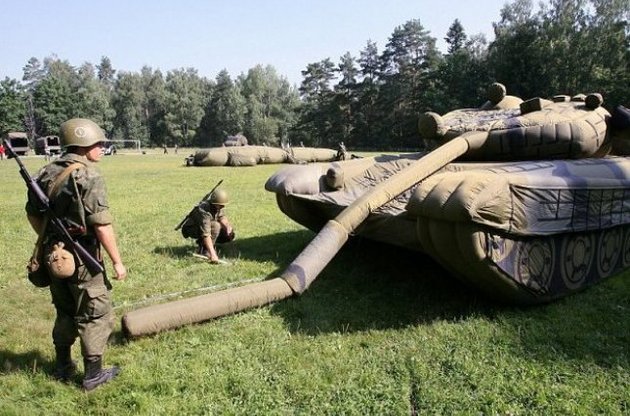 Путин и Шойгу будут «пугать» мир надувными танками и самолетами