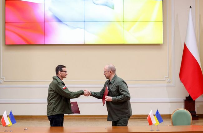 Украина и Польша создадут совместное предприятие по производству оружия и военной техники.