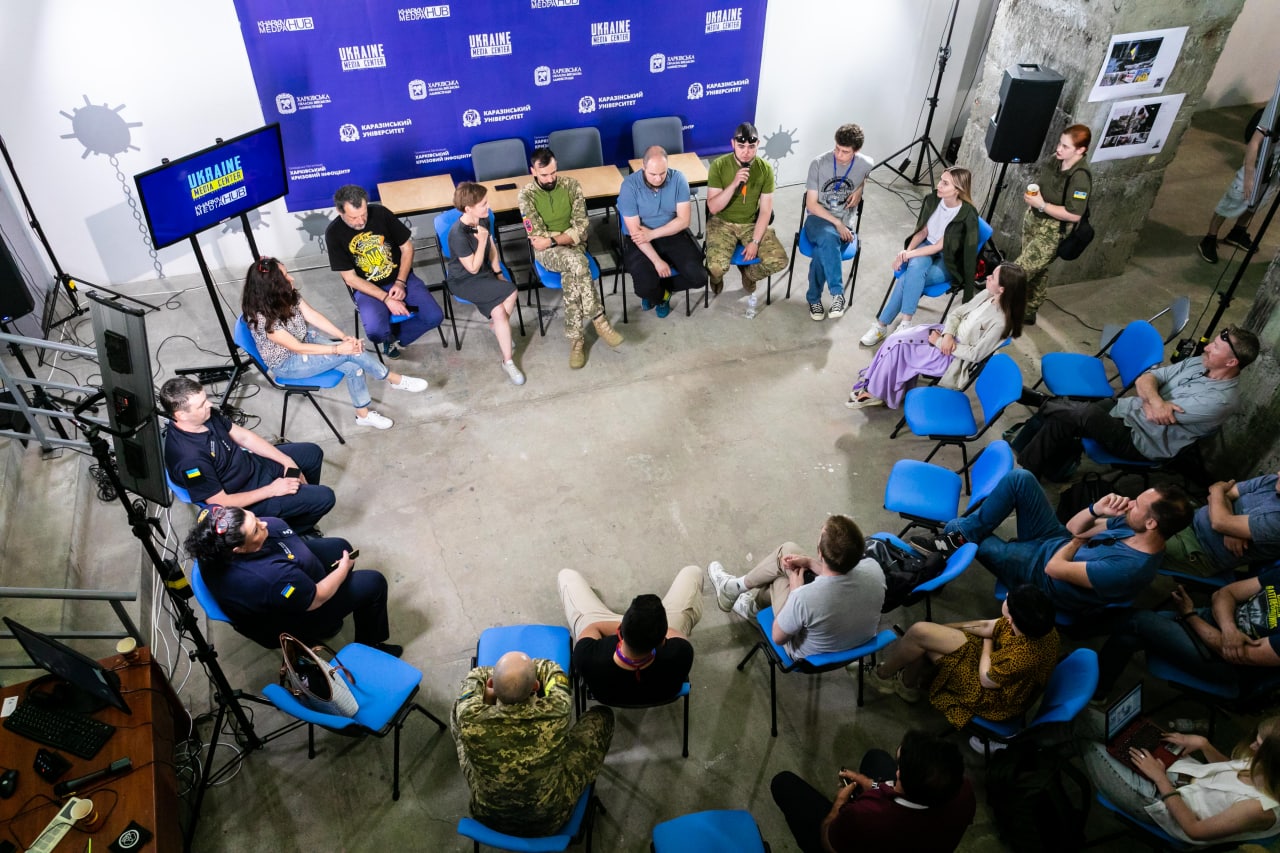 У Kharkiv Media Hub презентували виставку робіт місцевих медійників
