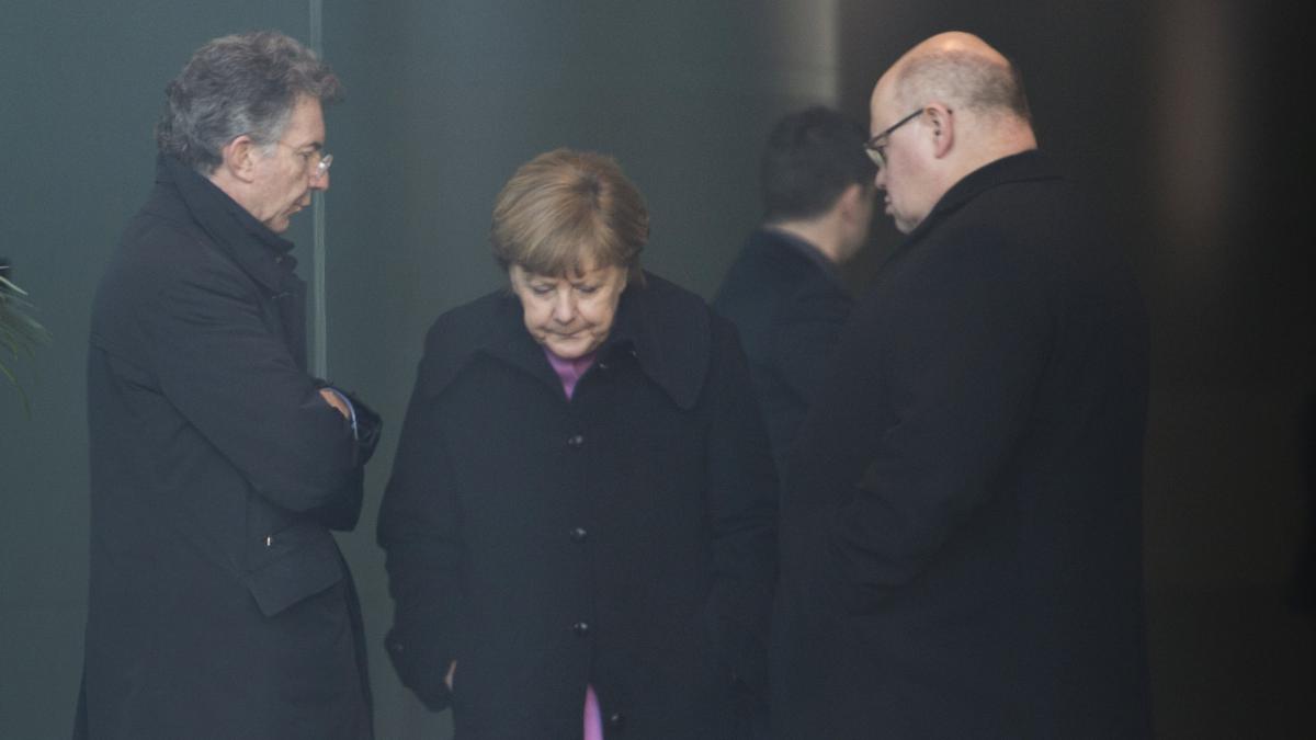 Возвращаясь к непризнающей свои проколы Меркель