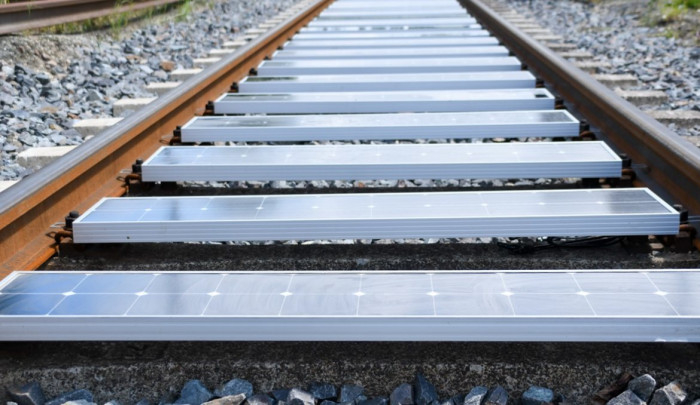 Deutsche Bahn тестує сонячні батареї на шпалах