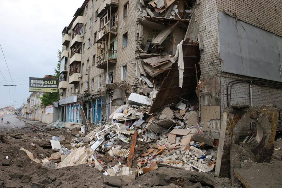 Подробности ракетного удара по многоэтажке в Харькове и фото от ГСЧС