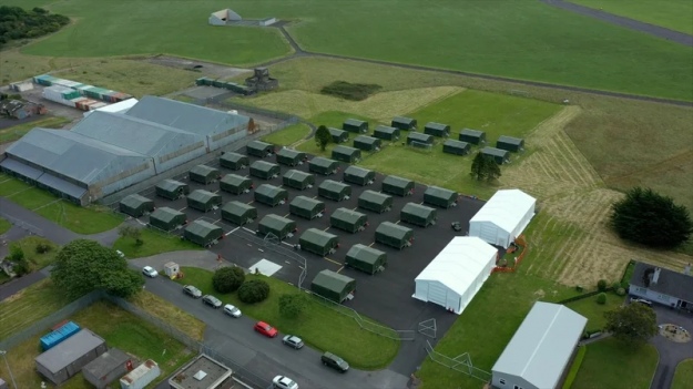 В Ірландії біженців з України поселять у військовому таборі через нестачу місць