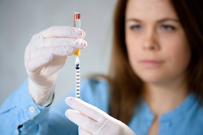Минздрав Украины разрешил провести вторую бустерную вакцинацию от ковида