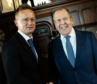 Глава МЗС Угорщини приїхав до москви за “миром” та газом