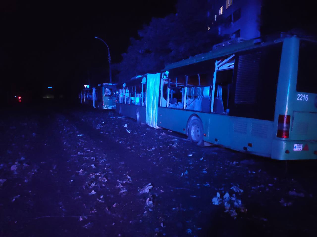 «От ночного обстрела Харькова пострадал и центр, и Слободской район» – сообщает Игорь Терехов