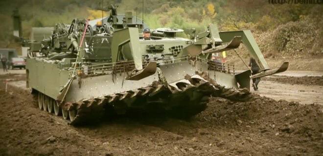 Південна Корея передасть ЗСУ саперні танки К600 Носоріг для прориву мінних полів