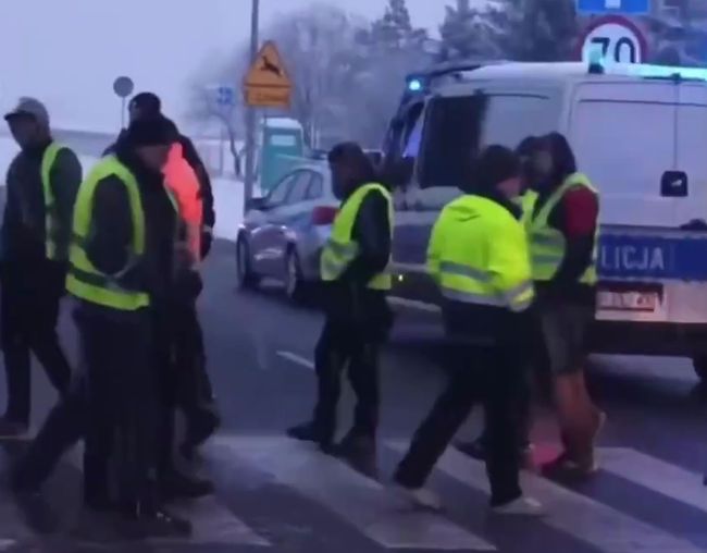 У польських містах Перемишль і Медика кілька десятків українських водіїв перекрили дороги