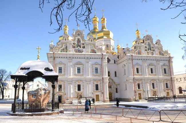 Монах РПЦвУ выпрыгнул из окна Киево-Печерской лавры: говорят, пил всю ночь