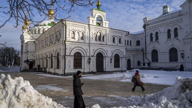 Три объекта Киево-Печерской лавры остаются забаррикадированными неизвестными  ̶а̶д̶е̶п̶т̶а̶м̶и̶ ̶Р̶П̶Ц̶в̶У̶