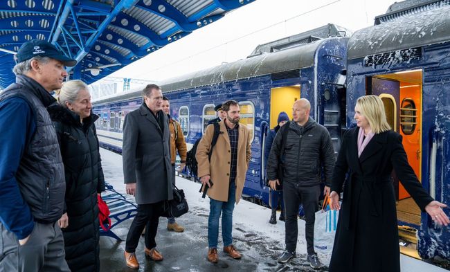 До Києва приїхала двопартійна делегація Конгресу США, — пані посол США в Україні Бріджит Брінк