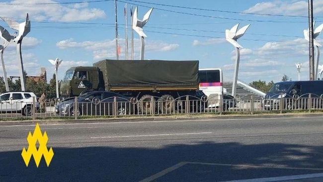 росіяни постійно переганяють військову техніку в Маріуполі, аби уникнути ударів ЗСУ, - Атеш