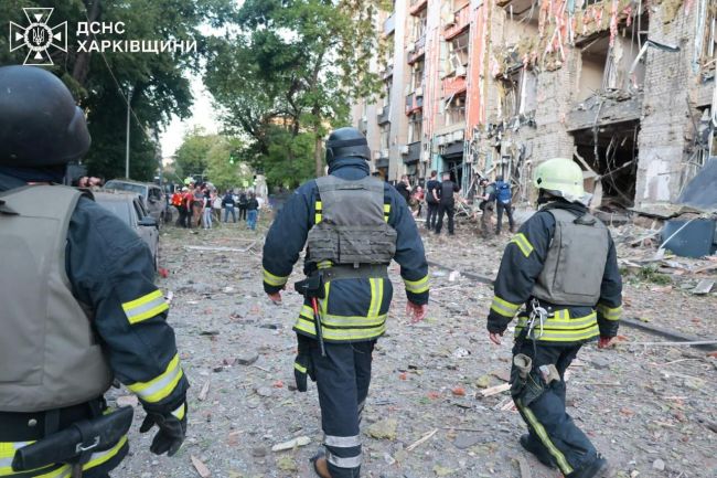 Кількість загиблих через ворожі авіаудари по гіпермаркету «Епіцентр» зросла до 12