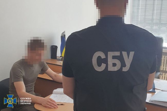 СБУ затримала двох блогерів, які «засвітили» позиції ЗСУ у соцмережах