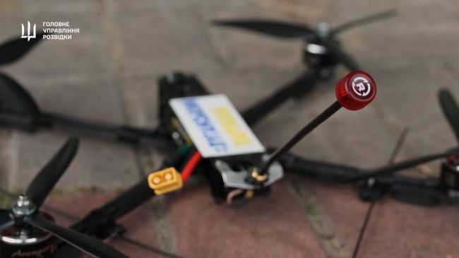 Герой України Володимир Жемчугов передав розвідникам партію fpv та «Бабу Ягу»