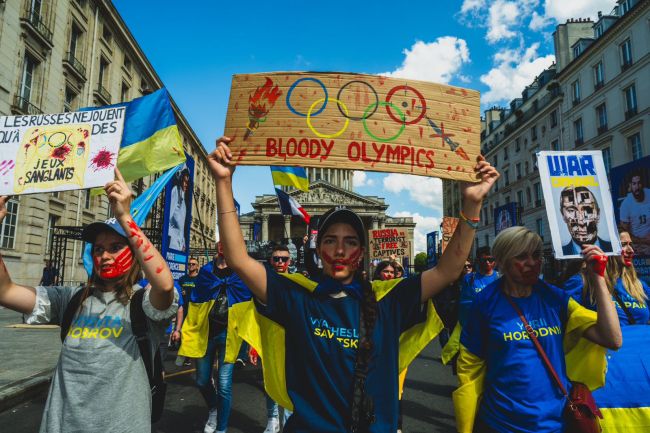 Їх вбила росія: у Парижі пройшов марш вшанування українських спортсменів