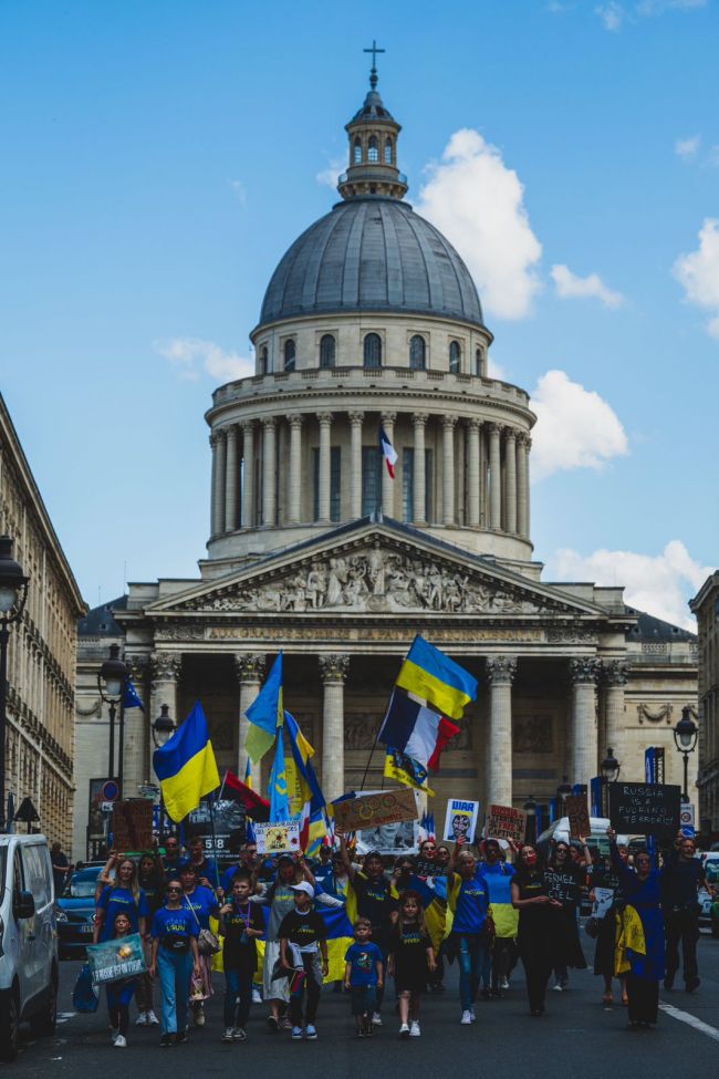 Їх вбила росія: у Парижі пройшов марш вшанування українських спортсменів