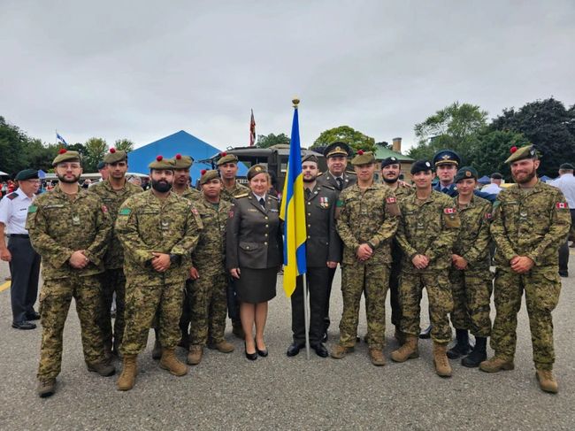 Україна вперше в історії долучилася до параду, присвяченому Дню воїнів у Торонто