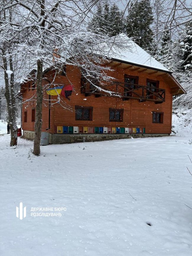 На Львівщині ДБР завершило розслідування щодо керівника лісгоспу, який привласнив землю та майно на 3 млн грн