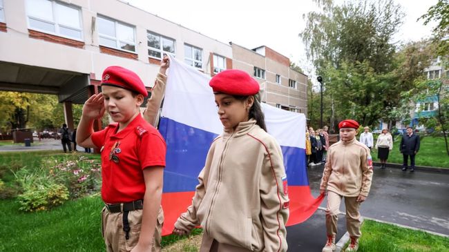 В оккупированном Старобельском районе учителя предлагают старшеклассникам подписать контракт с армией рф