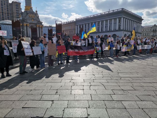 Рідні військових вийшли сьогодні на Майдан із мирною акцією, спрямованою на встановлення чітких термінів служби на законодавчому рівні